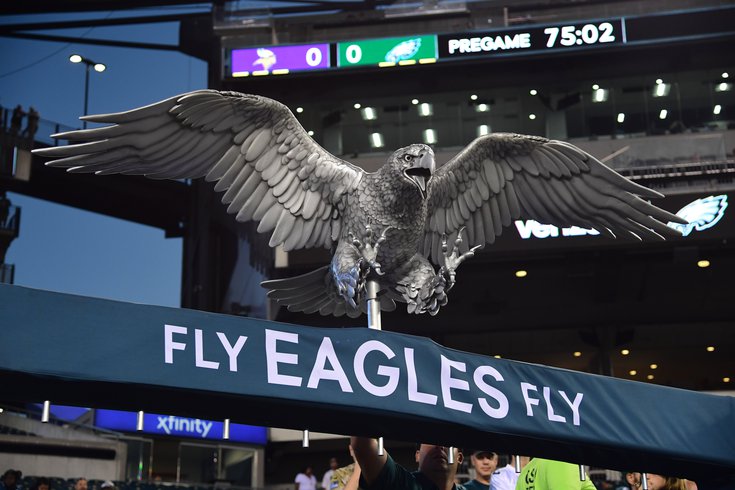 Statue-Eagles-Vikings-Linc-Week-2-2022-NFL.jpg