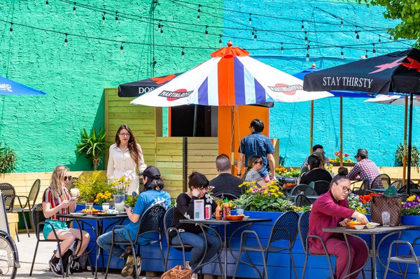 Outdoor dining on Passyunk Avenue