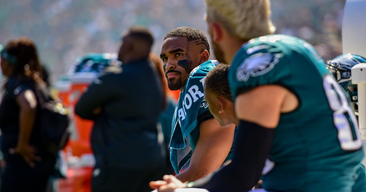 Here's How Eagles Quarterback Jalen Hurts Reacted to Getting Benched on  Sunday NIght - EssentiallySports