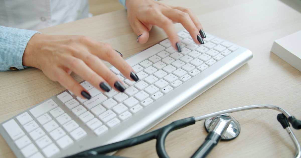 Doctors increasingly see AI scribes in a positive light. But hiccups persist