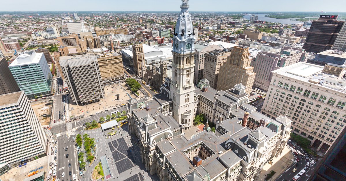 William Penn at Philly City Hall won't get Phillies gear : r/philadelphia