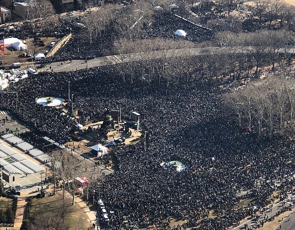 02082018_Parade_Crowd
