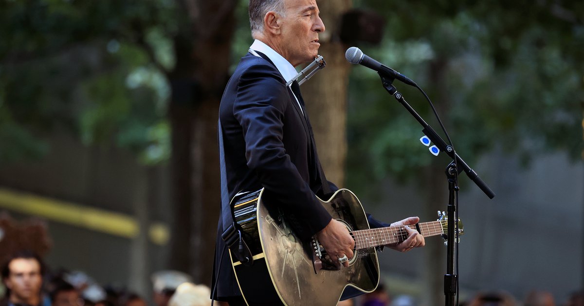 Bruce Springsteen photo exhibit, memorabilia collection returns to Conshohocken gallery - Vimarsana News
