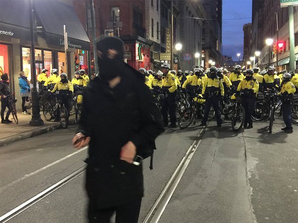 02212017_police_Trump_protest