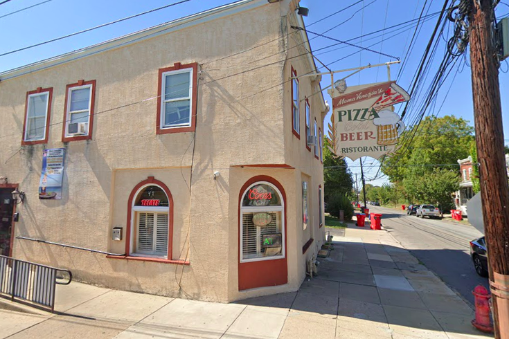 三名十几岁的犯罪嫌疑人正被通缉，他们与2月19日宾夕法尼亚州诺里斯敦Mama Venezia's Pizzeria的56岁老板的抢劫和袭击案有关。(photo:PhillyVoice)