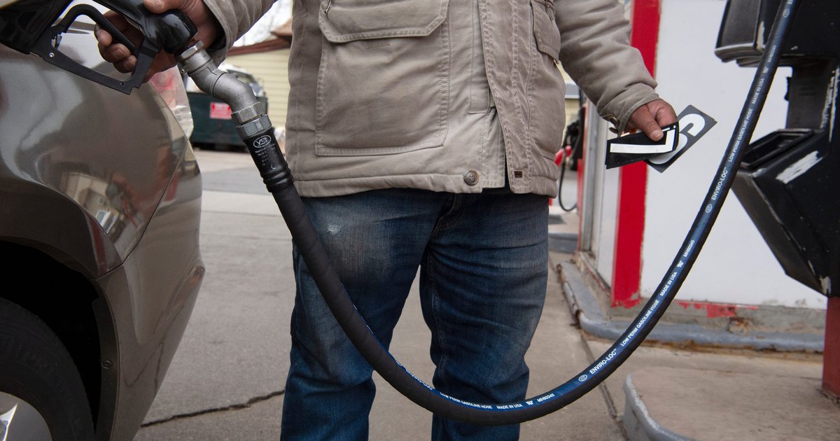 Why can't you pump your own gas in New Jersey? Lawmakers are trying to