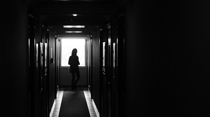 03082019_woman_dark_hallway_pexels
