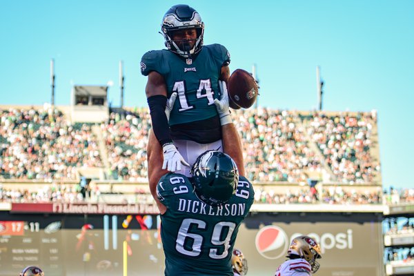 Gainwell_Dickerson_celebrate_Eagles_49ers_Frese.jpg