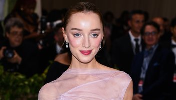 phoebe dynevor m. night shyamalan