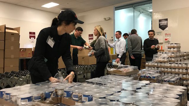 Philly food banks volunteers donations