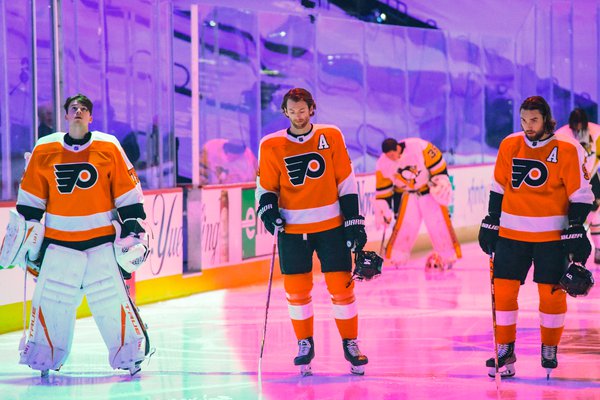Sean_Couturier_Carter_Hart_01132021_Flyers_Pens_Frese.jpg
