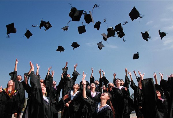 04052018_commencement_graduation_Pexels