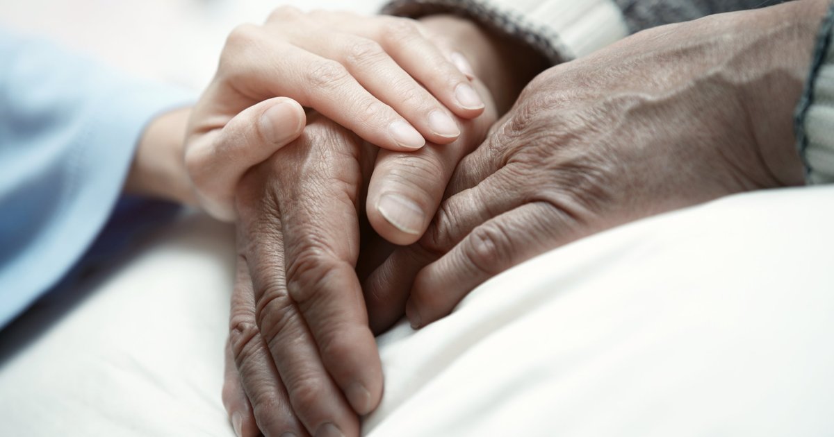 Alzheimer's drugs have no meaningful effect, new analysis says. But other researchers are criticizing the study