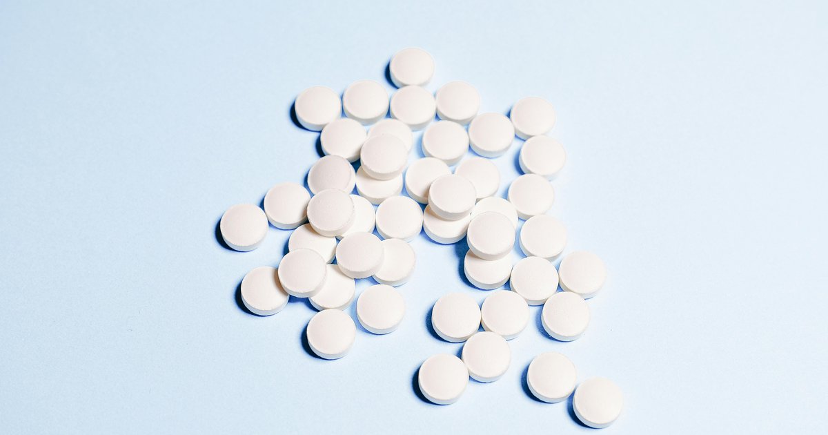 Low-dose aspirin taken long term may help fight colorectal cancer ...