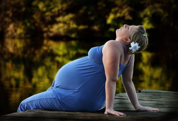 04242018_expectant_mother_Pexels