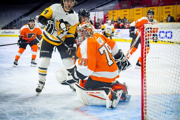 Carter_Hart_12_01132021_Flyers_Pens_Frese.jpg