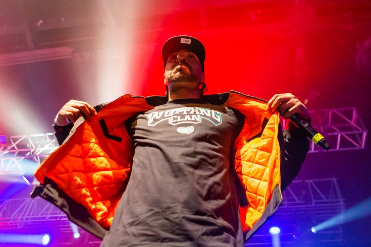 Method Man jokes about Eagles quarterbacks at Wu Tang concert in