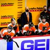 Flyers_bench_Ian_Laperriere_01132021_Flyers_Pens_Frese.jpg