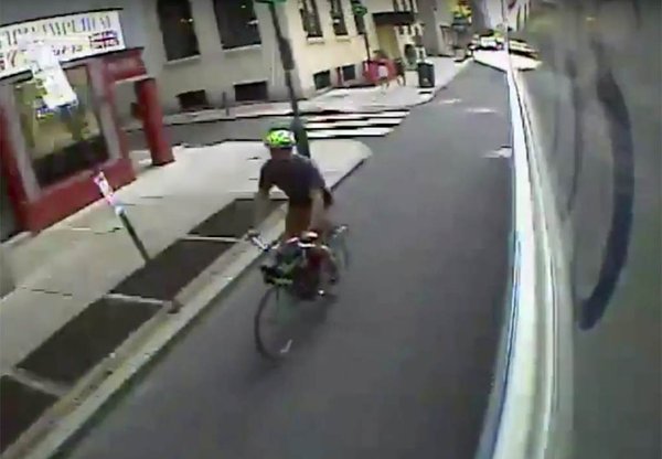 06012016_SEPTA_biker_standoff