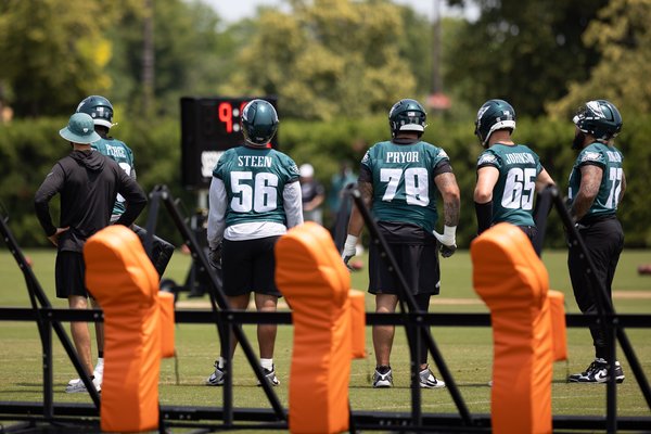 060325_offensive-line-EaglesTrainingCamp_ColleenClaggett-3091.jpg