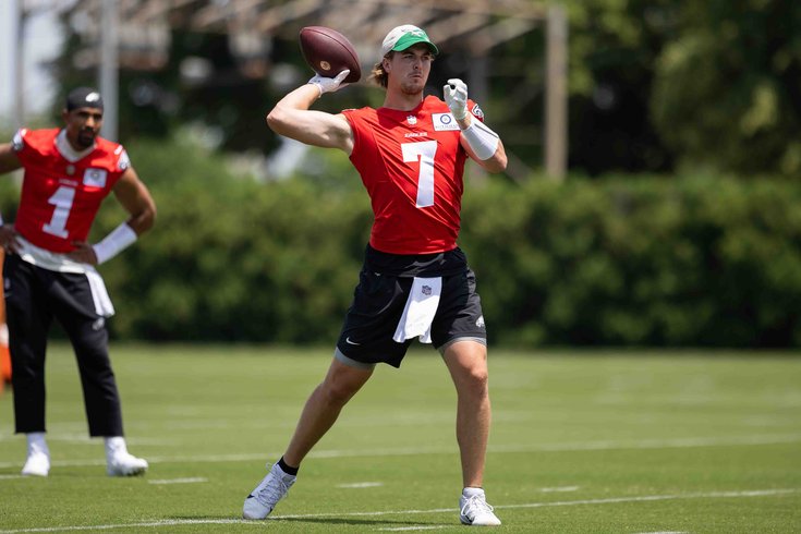 Kenny-Pickett-Eagles-minicamp