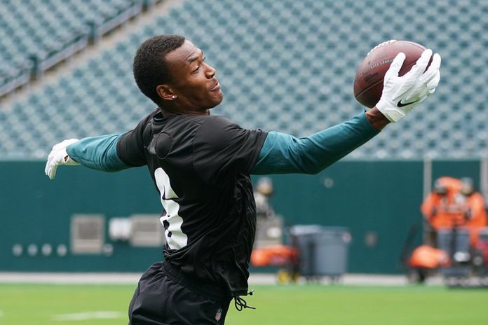 DeVonta Smith signs rookie contract with Philadelphia Eagles