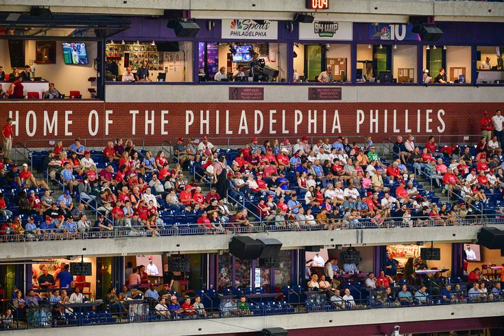0628_09132023_Phillies_Braves_ballpark-fans.jpg