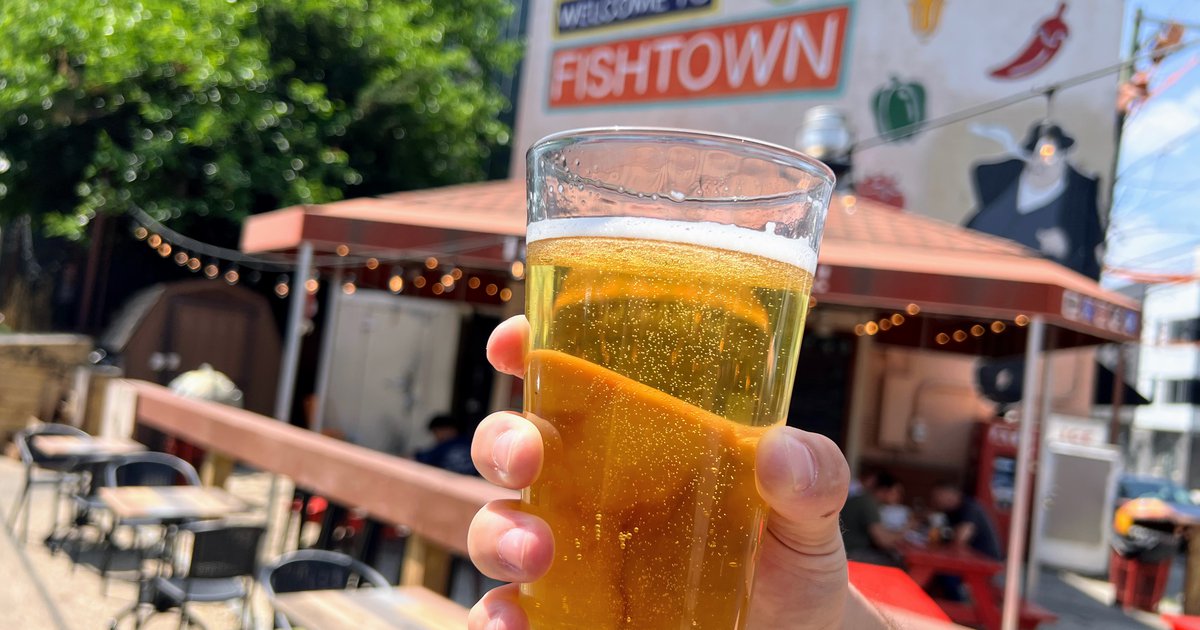 Fishtown Taps summer happy hour offers deals on drinks and appetizers