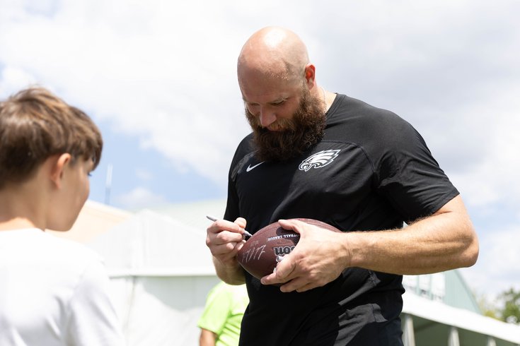 072325_Eagles Lane Johnson Practice_ColleenClaggett-1101.jpg