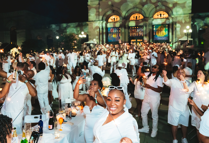 diner en blanc sparklers