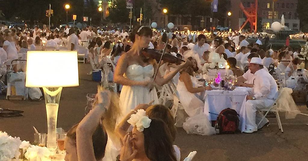 Dîner en Blanc Philadelphians coming together, in a sea of positivity