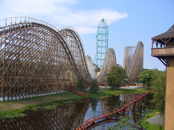 Five hospitalized while riding Six Flag s El Toro roller coaster