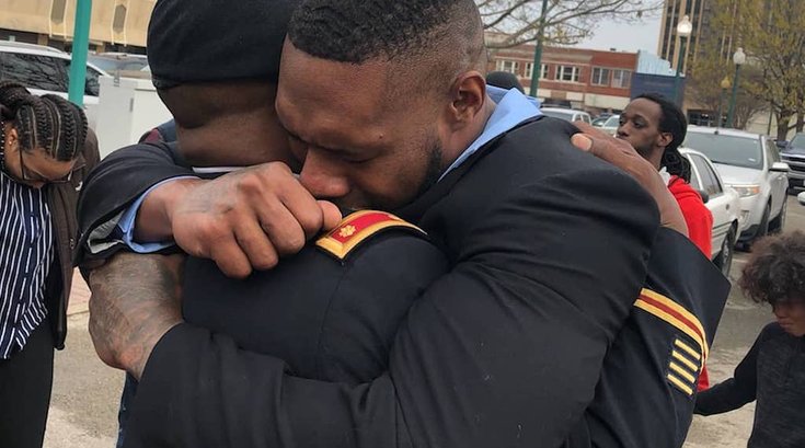 Shawn Oakman hug 09092019