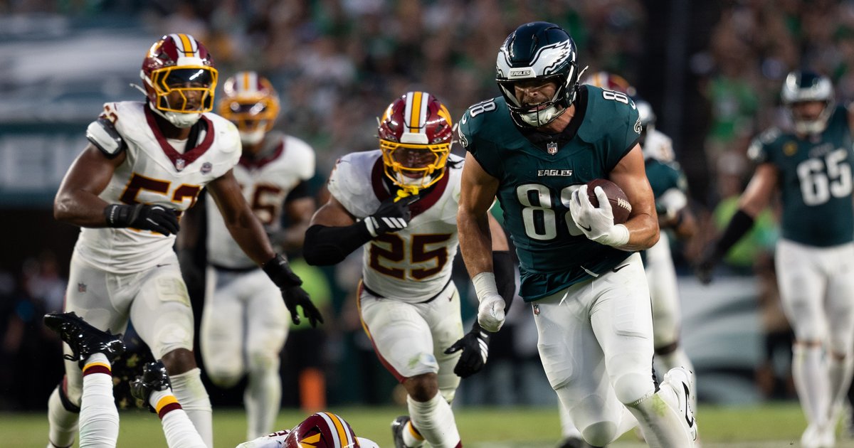 Dallas Goedert's touchdown reception prompts debate during Eagles win