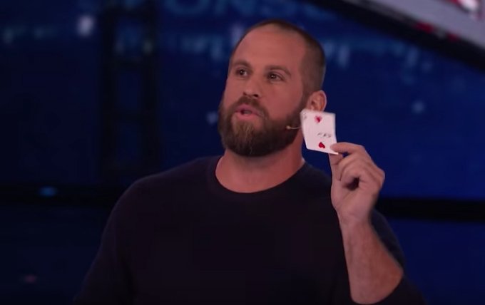 Eagles star Jon Dorenbos does 'America's Got Talent' magic trick (video)