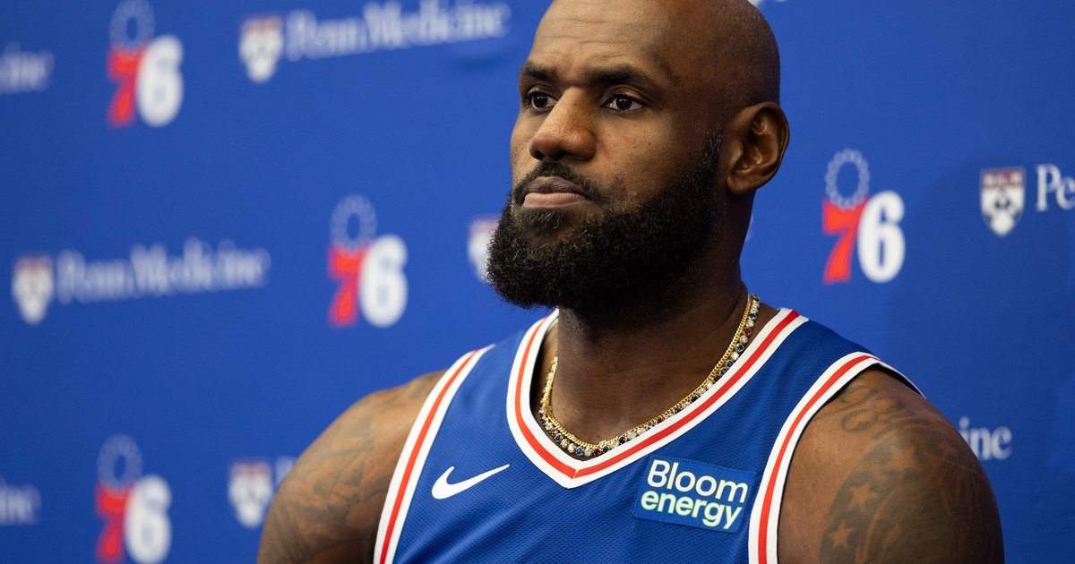 LeBron James Dunks in 76ers Debut, and It Was a Whole Lot of Fun