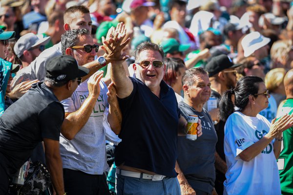 fans_7_Eagles_49ers_Frese.jpg