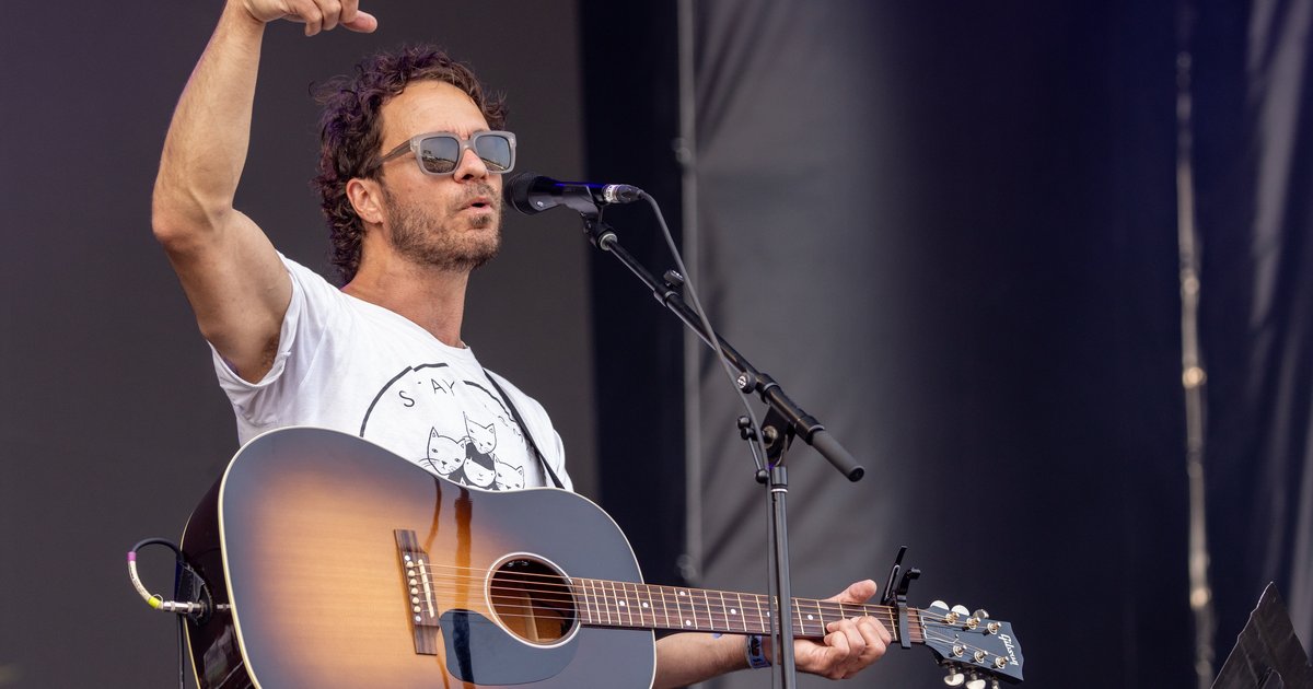Amos Lee to release Lucinda Williams tribute album on Black Friday - Vimarsana News