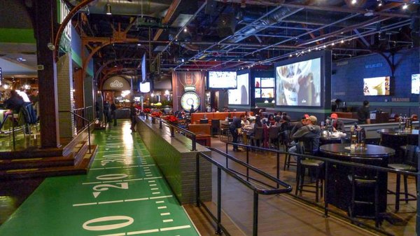 Dave & Busters