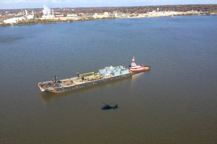 10302015_barge_aground_Delaware_CG