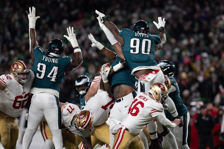 Eaglesv49ers-Jordan-Davis-Byron-Young_011126