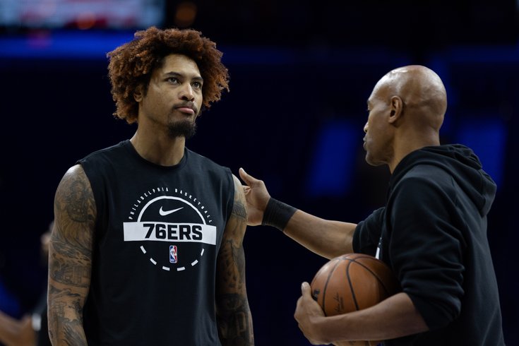 Kelly-Oubre-warmup-Sixers-staff_111125