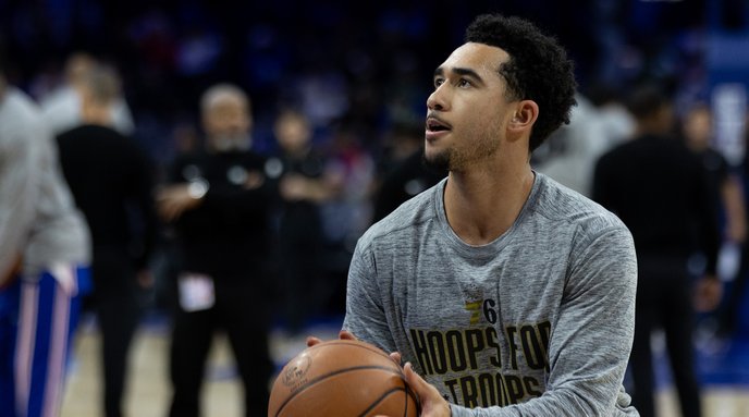 Jared-McCain-warmup-Sixers_111125