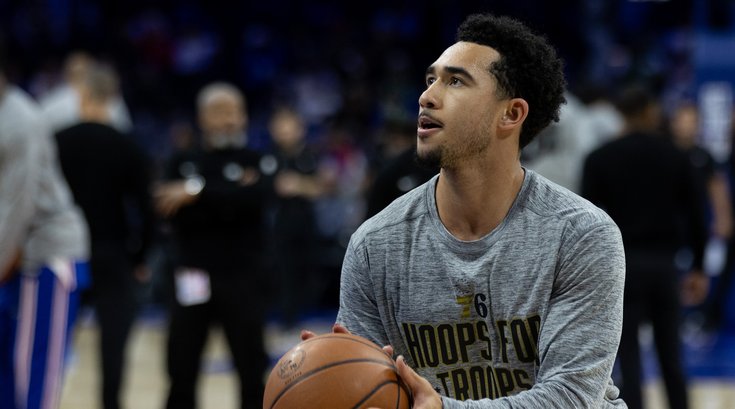 Jared-McCain-warmup-Sixers_111125