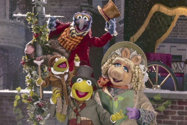 What to stream: 'The Long Kiss Goodnight,' 'Hot Frosty' and 'A Muppet Christmas Carol'