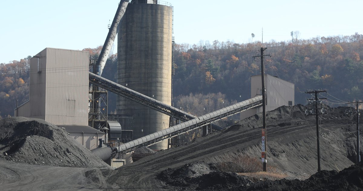 Pollution from coal power plants contributes to far more deaths than