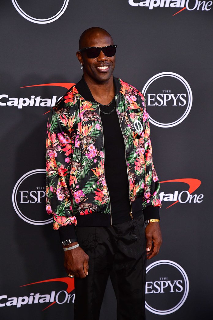 Terrell Owens says man he punched at CVS threatened him, fan