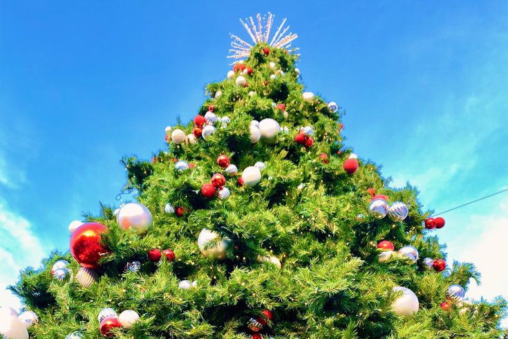 Philadelphia Premium Outlets holiday celebration christmas tree