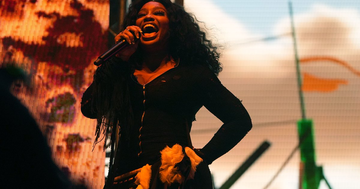 SZA's 'SOS' tour includes a concert at the Wells Fargo Center in
