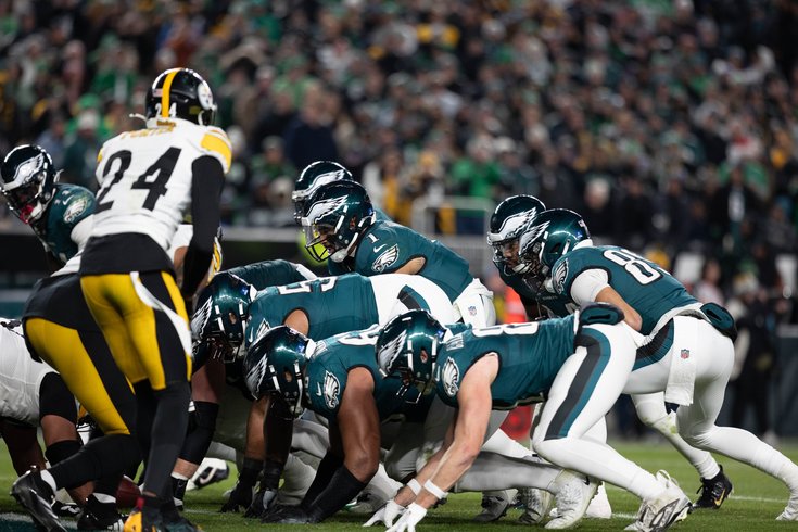 121524_EaglesSteelers_tush-push-Jalen-Hurts-0890.jpg